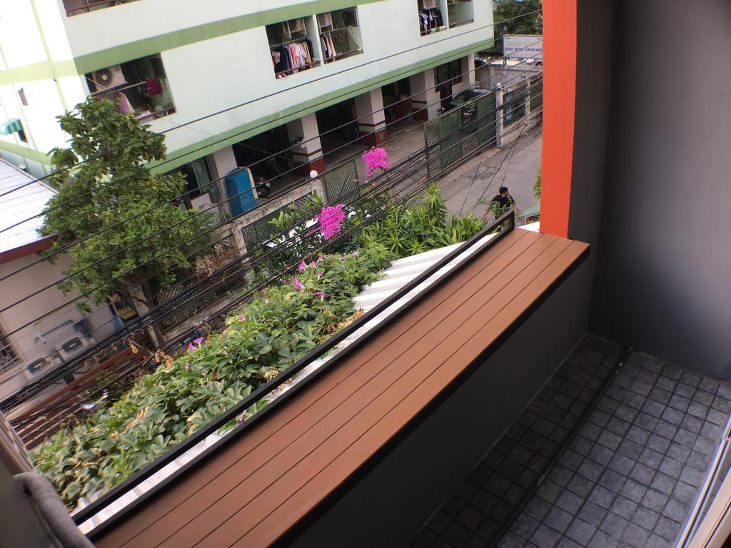 Popcorn House Ratchada Hotel Bangkok Exterior photo